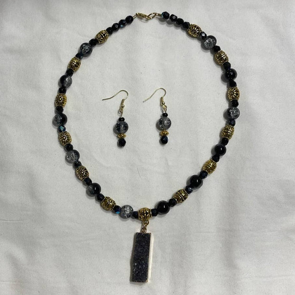 Amethyst Necklace and Earring Set. Costume Jewelry - Picture 4 of 6